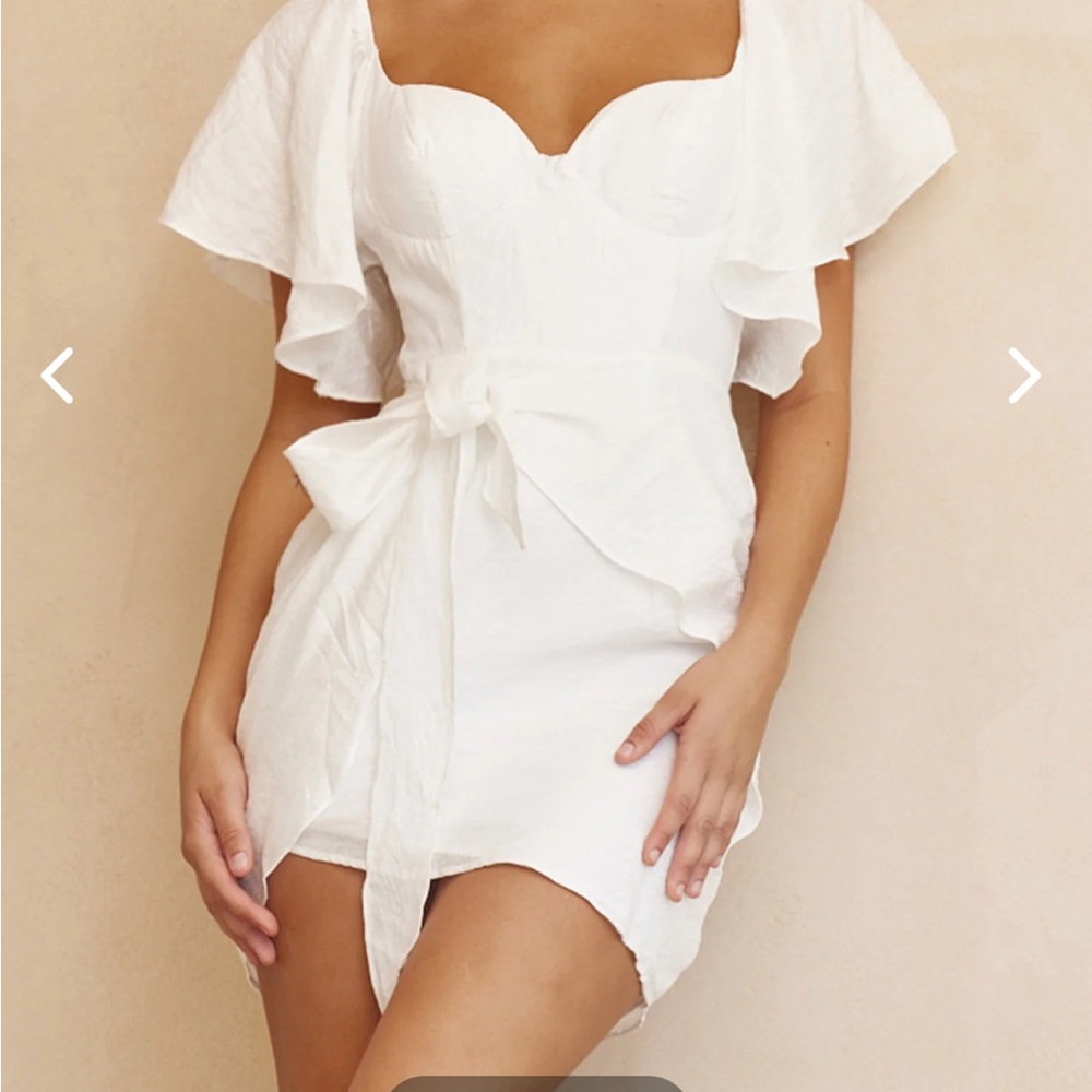 NEW WITH TAGS - SELFIE LESLIE APHRODITE MOLDED BUST ANGEL SLEEVE WRAP DRESS